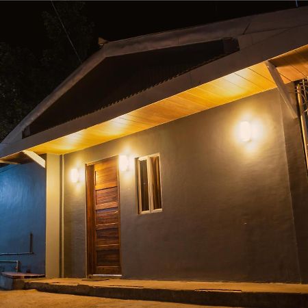 B&B Backpackers Coron Buitenkant foto